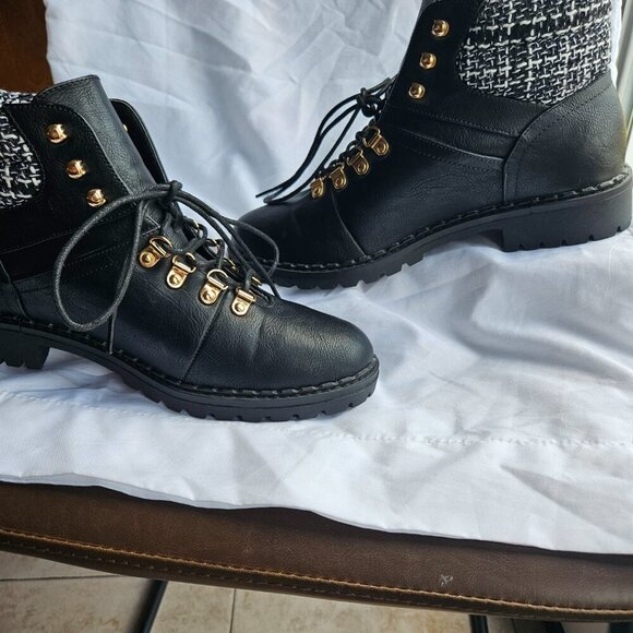 JustFab Women’s Rayln Lace-Up Black Chunky Boot 90’s Fashion Shoes Plaid Detail - Picture 3 of 11